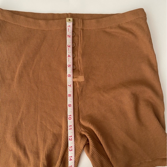 SKIMS Lounging Sleepwear Elastic Waist Waffle Knit Camel Shorts Size 4X - Picture 4 of 7